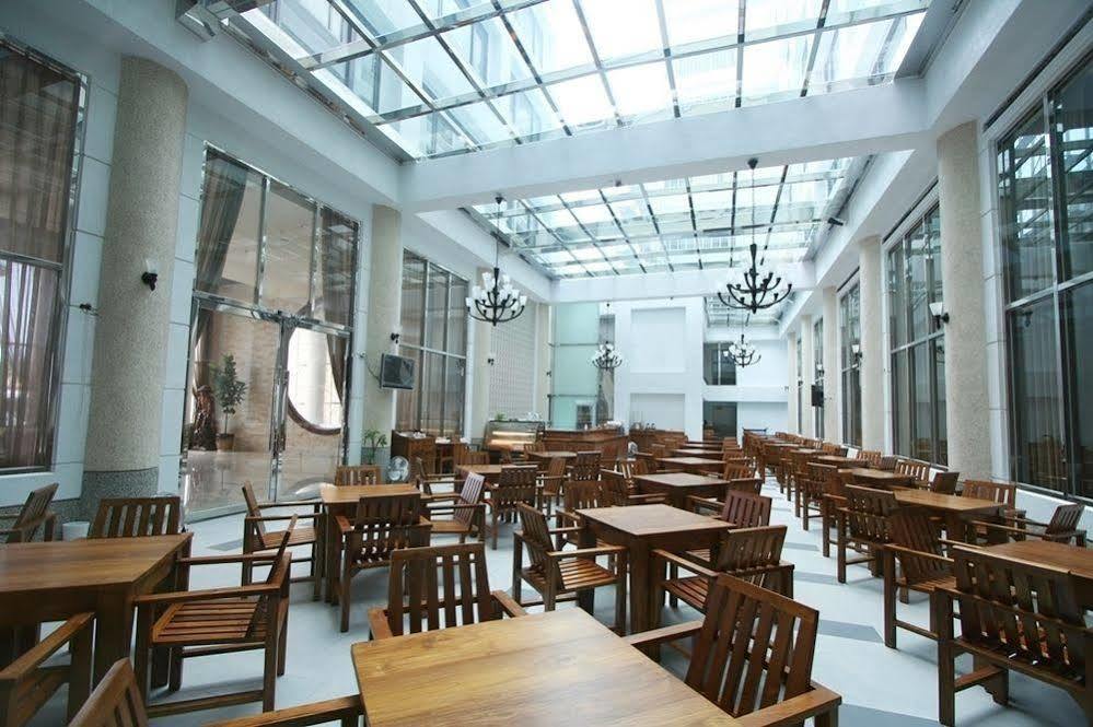 Yentai Hotel Magong Bagian luar foto